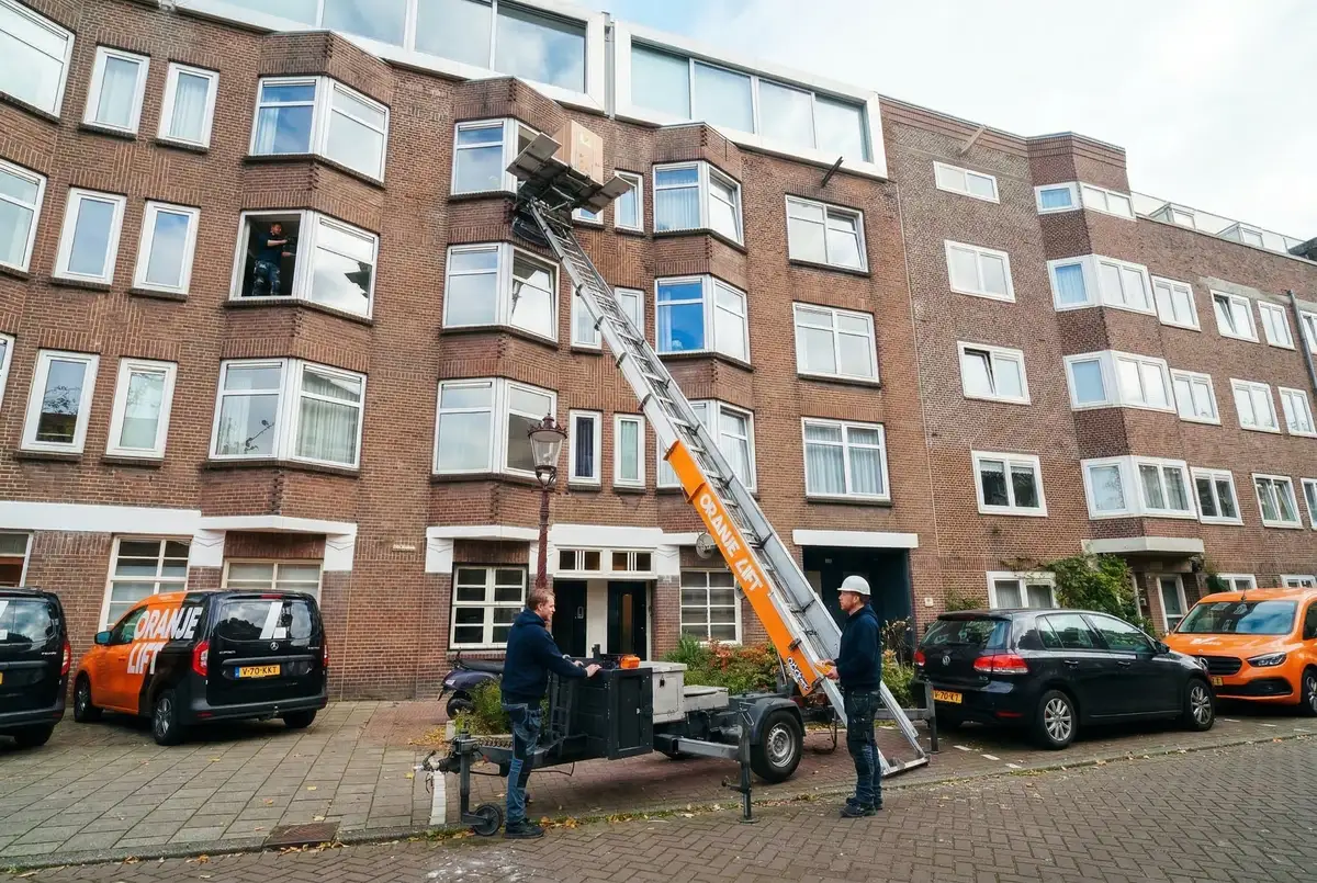 Verhuislift in actie in Deventer